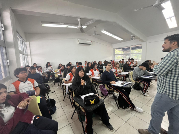 La Benemérita UNACH presentó su oferta académica al alumnado de la Preparatoria del Estado Número 6